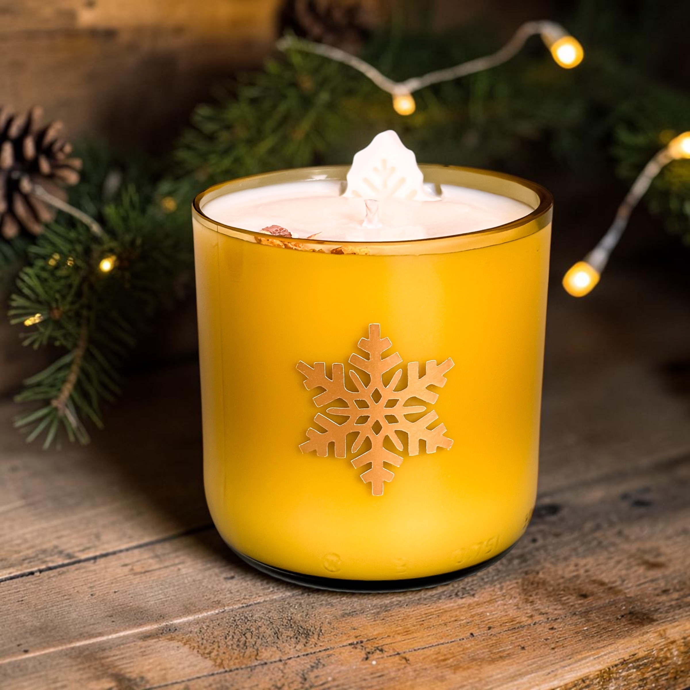 Svíčka v upcyklované láhvi od vína Snow Flake 230 g